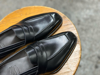 HOLLIS FIDDLEBACK | BLACK LEATHER PENNY LOAFERS