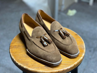 WILBUR FIDDLEBACK | BEIGE SUEDE TASSEL LOAFERS