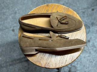 WILBUR FIDDLEBACK | BEIGE SUEDE TASSEL LOAFERS