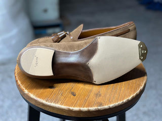 WILBUR FIDDLEBACK | BEIGE SUEDE TASSEL LOAFERS