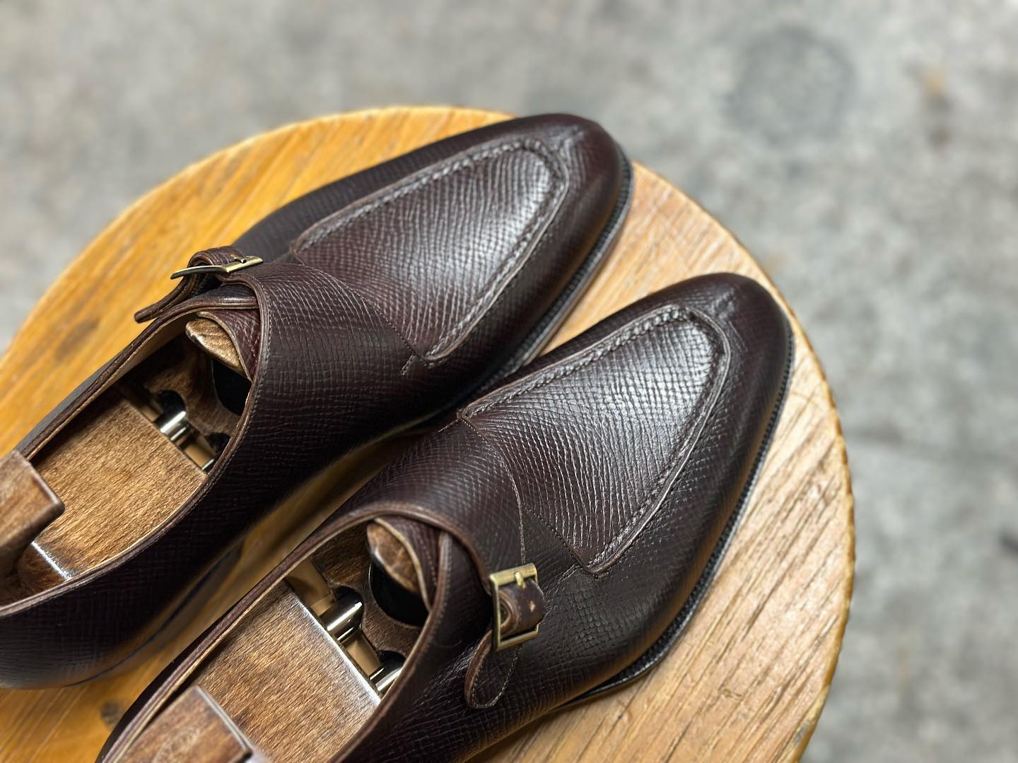ADLER - RED BROWN SPLIT TOE SINGLE MONK LOAFERS