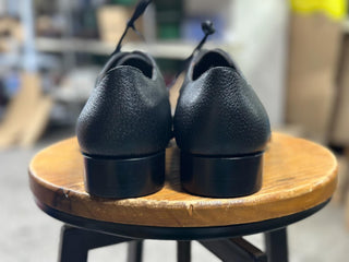 BLACK FIDDLEBACK | CRUST LEATHER DERBY