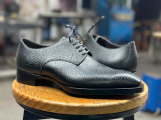 BLACK FIDDLEBACK | CRUST LEATHER DERBY