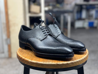 BLACK FIDDLEBACK | CRUST LEATHER DERBY