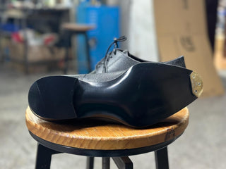 BLACK FIDDLEBACK | CRUST LEATHER DERBY