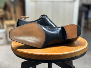 RICHARD FIDDLEBACK | BLACK FULL BROGUE OXFORDS