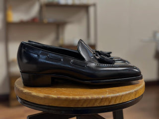 IRWIN FIDDLEBACK | BLACK TASSEL LOAFERS
