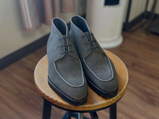 HAMPTON - GREY SUEDE LEATHER CHUKKA BOOTS