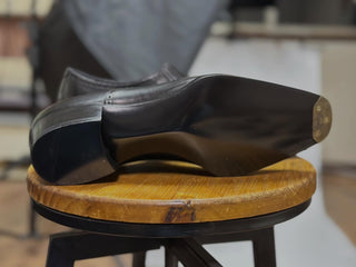 DEACON FIDDLEBACK | BLACK LEATHER SLIP ON