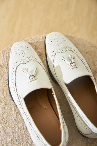 ARDEN 01 - WHITE WINGTIP TASSEL LOAFERS