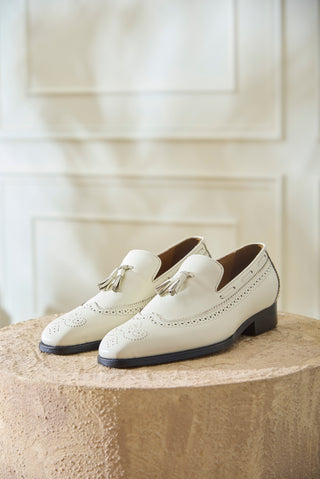 ARDEN 01 - WHITE WINGTIP TASSEL LOAFERS
