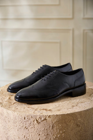 RIDGE 06 - BLACK WINGTIP LACEUPS